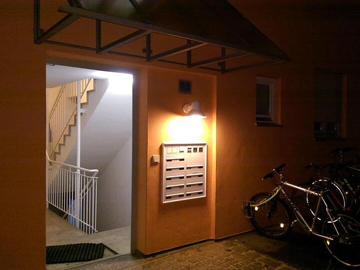 Der Eingang zu dem Haus, in dem die zwei Frauenleichen gefunden wurden.