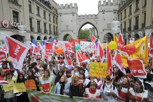 Erzieherinnen an einem der zahlreichen Streiktage in München.