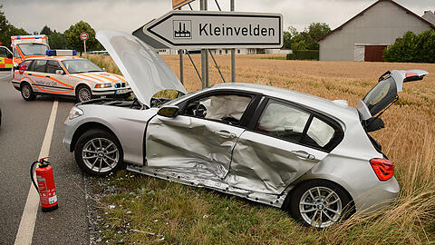 Nach einem Crash auf der B388 setzte ein verunfallter BMW automatisch einen Notruf ab.