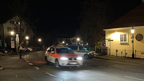 Großeinsatz der Polizei in Tegernsee: Beamten drangen in eine Wohnung ein.