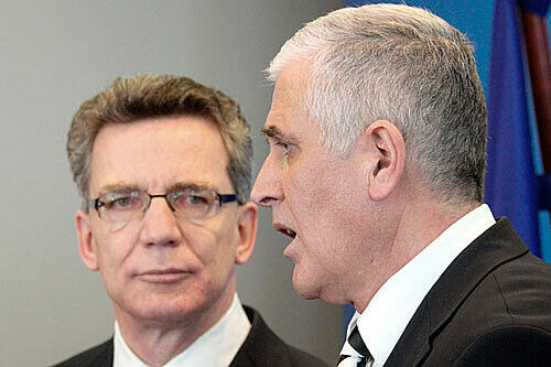Im Abschiebungsgespräch: Der Bundesinnenminister Thomas de Maiziere (links) und sein Amtskollege Bajram Rexhepi aus dem Kosovo