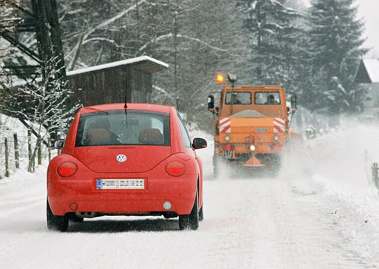 ADAC rät allen Autofahrern bei eisigen Temperaturen: Kein Anorak hinter dem Steuer!