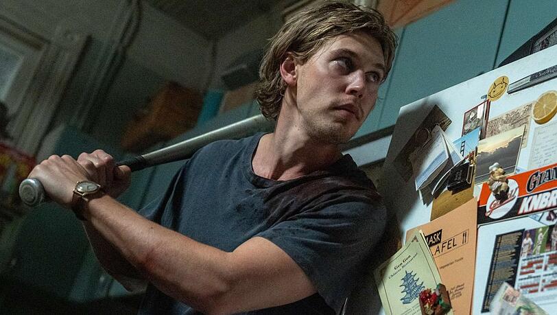 Austin Butler in "Caught Stealing".