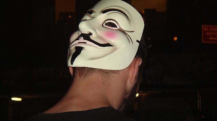 Die Guy-Fawkes-Maske, die an einen Widerstandskämpfer erinnert, ist das Erkennungszeichen der Occupy-Bewegung. Der Räuber - wohl ein dunkelhaariger Mann mittleren Alters - trug eine bei der Tat. (Symbolbild)