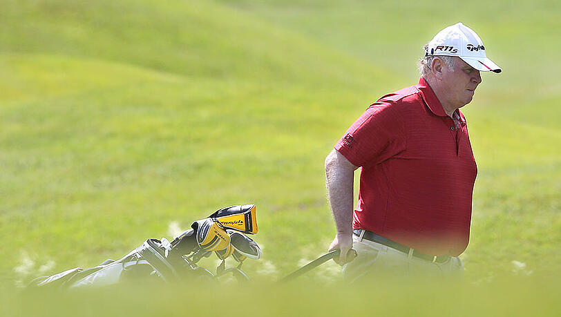Uli Hoeneß hat sich beim Golfen verletzt. Uli Hoeneß hat sich beim Golfen verletzt.