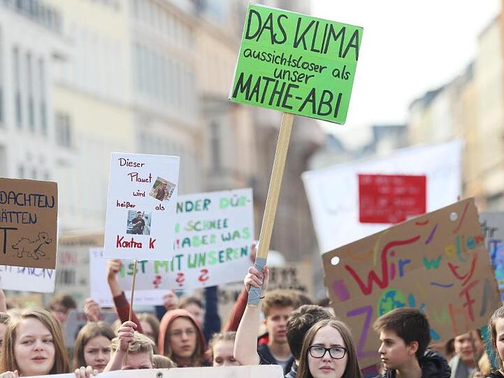 Schüler der "Fridays for Future"-Bewegung fordern, ein Viertel der deutschen Kohlekraftwerke noch in diesem Jahr abzuschalten.