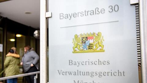 Vor dem Verwaltungsgericht wehrt sich der Polizeianwärter.