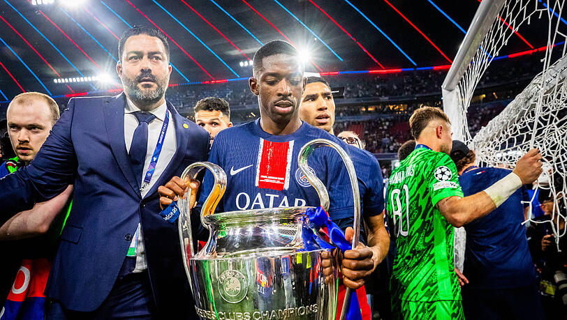 Am Ziel der Träume: Ousmane Dembélé mit dem Champions-League-Pokal nach dem 5:0-Sieg gegen Inter. Am Ziel der Träume: Ousmane Dembélé mit dem Champions-League-Pokal nach dem 5:0-Sieg gegen Inter.