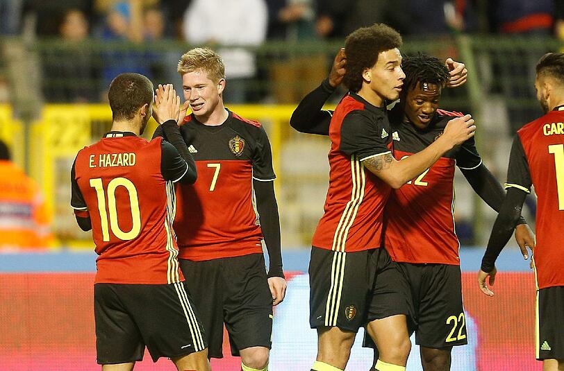 Die belgische Nationalmannschaft mit Kevin De Bruyne (2. v.l.) wird am Dienstagabend nicht gegen Spanien spielen. Die Verantwortlichen haben das Freundschaftsspiel aufgrund der Gefahr eines Terroranschlags in Brüssel abgesagt.