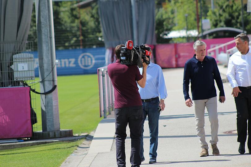 Die Bilder vom ersten Auftritt von Carlo Ancelotti an der Säbener Straße.