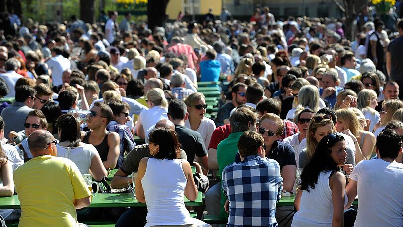 Die Biergärten in München erwarten bei den warmen Temperaturen einen Besucher-Ansturm Die Biergärten in München erwarten bei den warmen Temperaturen einen Besucher-Ansturm