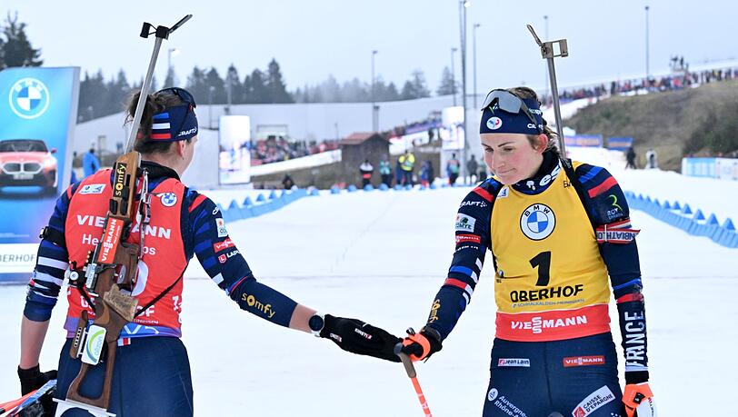 Eiszeit: Julia Simon und Justine Braisaz-Bouchet (r) beschränken ihren Kontakt auf ein Minimum. (Archivbild) Eiszeit: Julia Simon und Justine Braisaz-Bouchet (r) beschränken ihren Kontakt auf ein Minimum. (Archivbild)