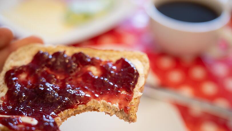 Mit der nun in Kraft getretenen Verordnung ist die Wortklauberei um "Konfitüre" und "Fruchtaufstrich" vom (Frühstücks-)Tisch. (Symbolbild) Mit der nun in Kraft getretenen Verordnung ist die Wortklauberei um "Konfitüre" und "Fruchtaufstrich" vom (Frühstücks-)Tisch. (Symbolbild)