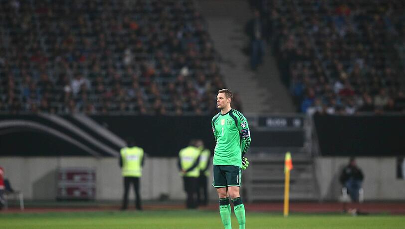 Manuel Neuer - Note 2,5 - Vertrieb sich meist die Zeit mit Ausflügen aus dem Strafraum und war bei seinen einzigen Prüfungen auf dem Posten (45./74.). Manuel Neuer - Note 2,5 - Vertrieb sich meist die Zeit mit Ausflügen aus dem Strafraum und war bei seinen einzigen Prüfungen auf dem Posten (45./74.).