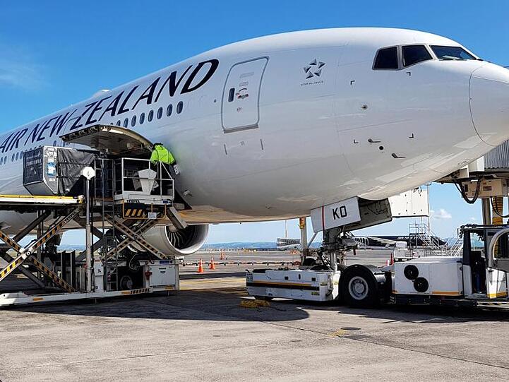 Ein Flugzeug der Air New Zealand vor dem Abflug nach Frankfurt am Main am Flughafen von Auckland.