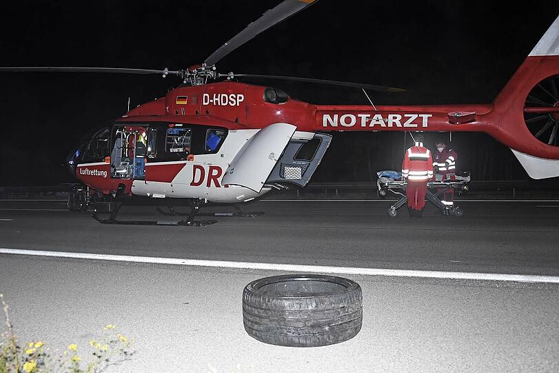 Die Nissan-Fahrerin wurde schwer verletzt aus dem Wrack geborgen.