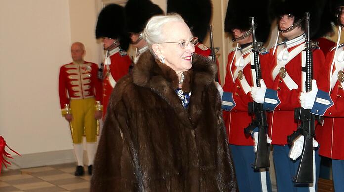 Bei offiziellen Anlässen zeigt sich Königin Margrethe II. von Dänemark gerne mal im Pelzmantel. (Archivbild)