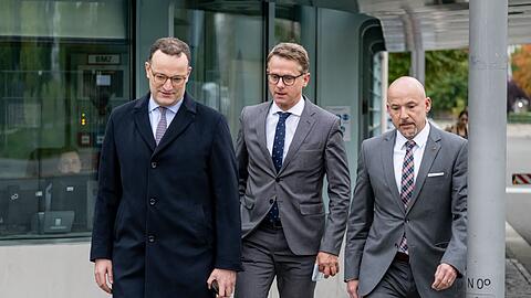 Spitzentrio der Union: Jens Spahn (CDU), Carsten Linnemann (CDU) und Alexander Hoffmann (CSU) schlendern zum Koalitionsausschuss.