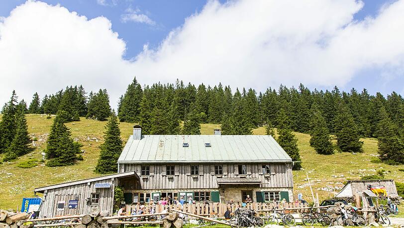Ein Bild aus besseren Zeiten: Die Riesenhütte gehört zu einem beliebten Ausflugsziel für Wanderer im Chiemgau. Ein Bild aus besseren Zeiten: Die Riesenhütte gehört zu einem beliebten Ausflugsziel für Wanderer im Chiemgau.
