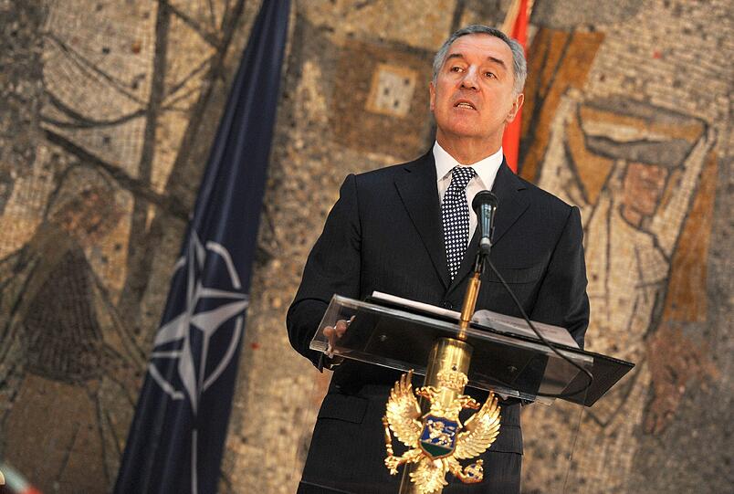 Montenegros Premierminister Milo Djukanovic äußert sich während einer Pressekonferenz in Pogorica, Montenegro, zum Nato-Beitritt.