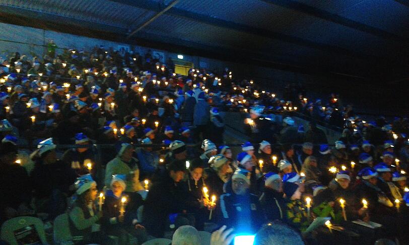 Stimmungsvoll war es letztes Mal auf jeden Fall im Grünwalder Stadion: Das Adventssingen der Löwenfreunde.