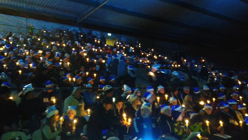 Stimmungsvoll war es letztes Mal auf jeden Fall im Grünwalder Stadion: Das Adventssingen der Löwenfreunde. Stimmungsvoll war es letztes Mal auf jeden Fall im Grünwalder Stadion: Das Adventssingen der Löwenfreunde.