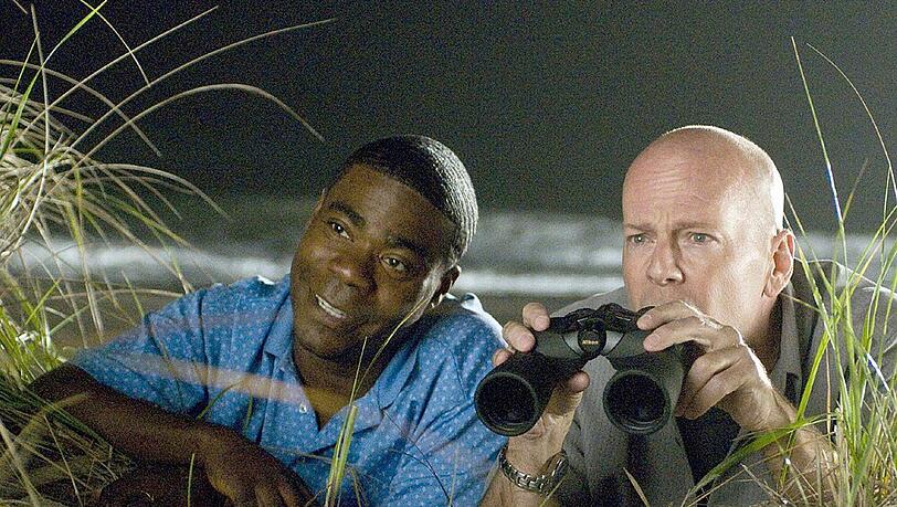 "Cop Out - Geladen und entsichert": Die Polizisten Jimmy (Bruce Willis, r.) und Paul (Tracy Morgan) ermitteln auf eigene Faust "Cop Out - Geladen und entsichert": Die Polizisten Jimmy (Bruce Willis, r.) und Paul (Tracy Morgan) ermitteln auf eigene Faust