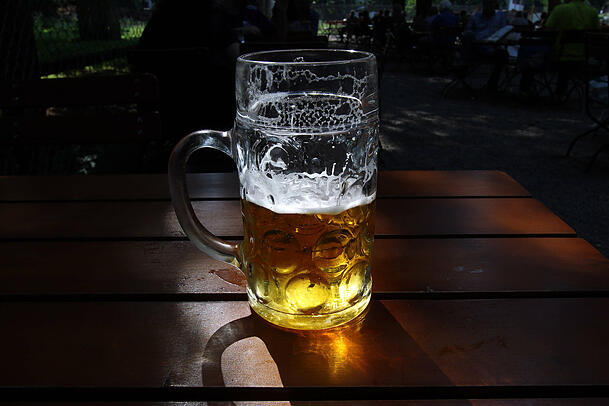 Was kostet die Maß Bier? Im neuen Jahr wird in Münchens Wirtshäusern mit einem Preisschock gerechnet. (Symbolbild) Was kostet die Maß Bier? Im neuen Jahr wird in Münchens Wirtshäusern mit einem Preisschock gerechnet. (Symbolbild)