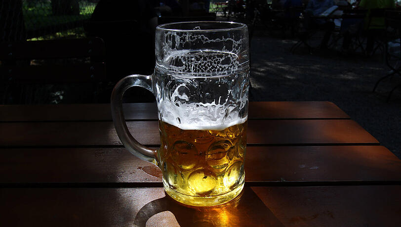 Was kostet die Maß Bier? Im neuen Jahr wird in Münchens Wirtshäusern mit einem Preisschock gerechnet. (Symbolbild)