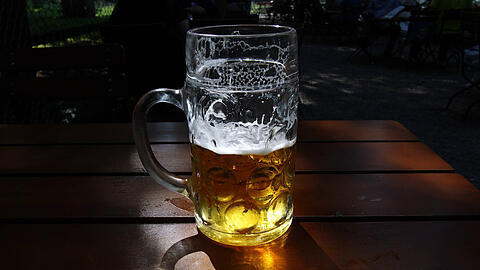 Was kostet die Maß Bier? Im neuen Jahr wird in Münchens Wirtshäusern mit einem Preisschock gerechnet. (Symbolbild)