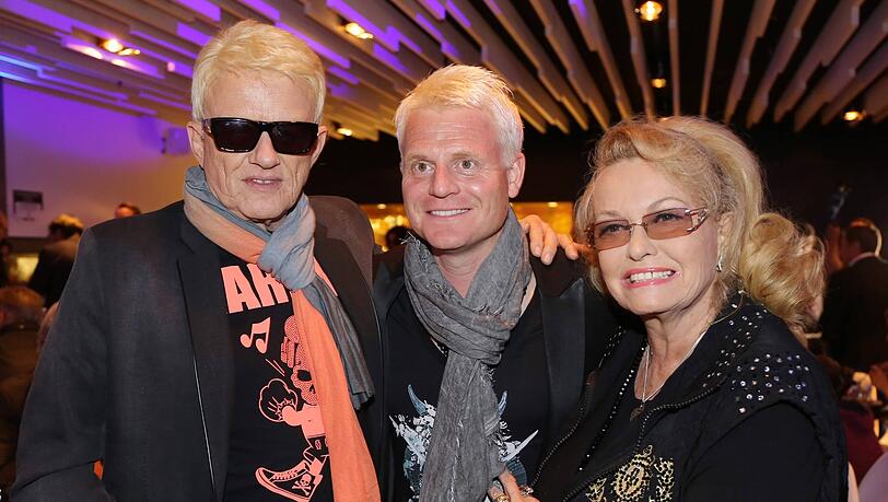 Eine gewisse Ähnlichkeit ist da: Heino (li.) und Guido Cantz (M.). Doch die Ballermann-Ambitionen haben sie nicht gemeinsam. Eine gewisse Ähnlichkeit ist da: Heino (li.) und Guido Cantz (M.). Doch die Ballermann-Ambitionen haben sie nicht gemeinsam.