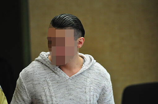 Angeklagt: Lagerarbeiter Stefan P. (26) soll seine Ex-Frau Sarah niedergestochen haben.