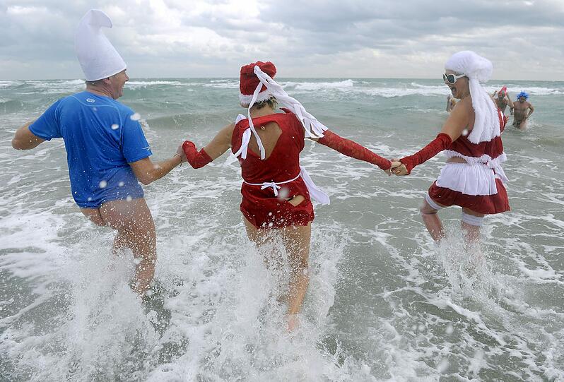 Die Bilder vom Nacktbaden am Silvestertag in Le Cap d'Agde (Südfrankreich).