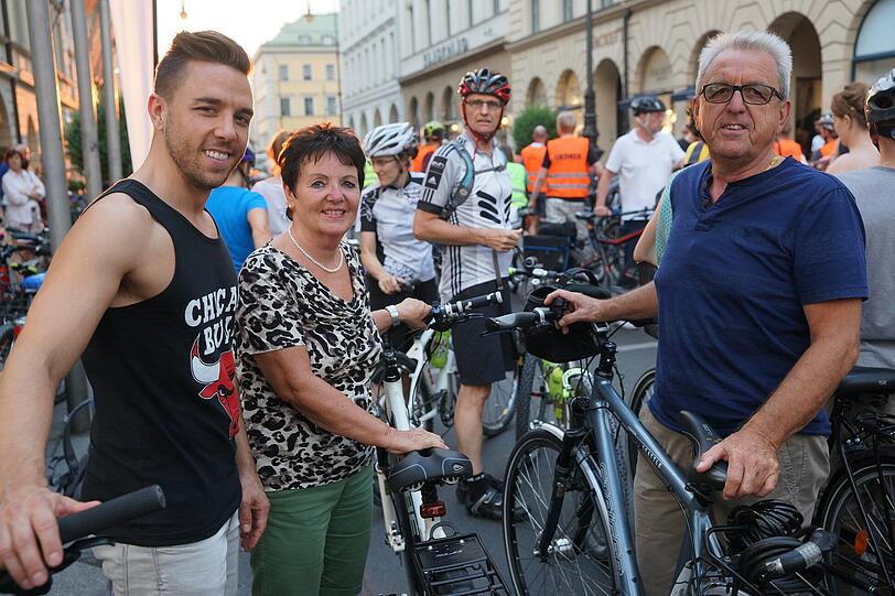 Tausende Münchner waren bei der sechsten Münchner Radlnacht dabei. Die Bilder.