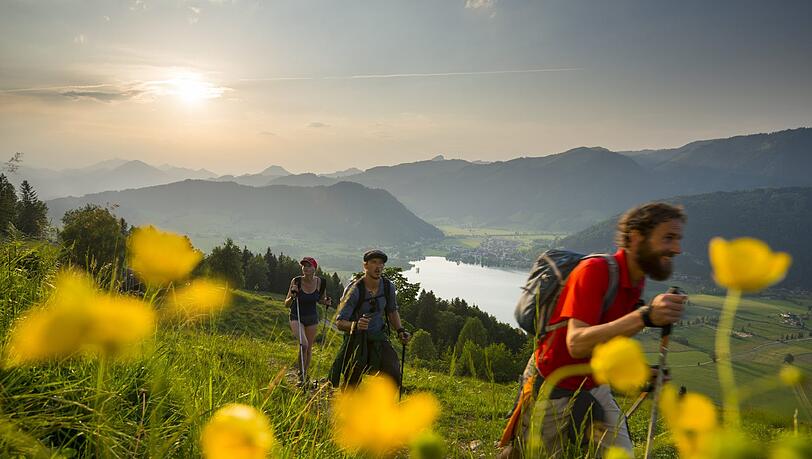 Halb- oder Tageswanderungen, mit der Familie oder dem Hund, zu über 30 Hütten oder auf zig Gipfel: Unerschöpflich sind die Möglichkeiten, die umliegende Bergwelt im Kaiserwinkl zu Fuß zu entdecken. Halb- oder Tageswanderungen, mit der Familie oder dem Hund, zu über 30 Hütten oder auf zig Gipfel: Unerschöpflich sind die Möglichkeiten, die umliegende Bergwelt im Kaiserwinkl zu Fuß zu entdecken.