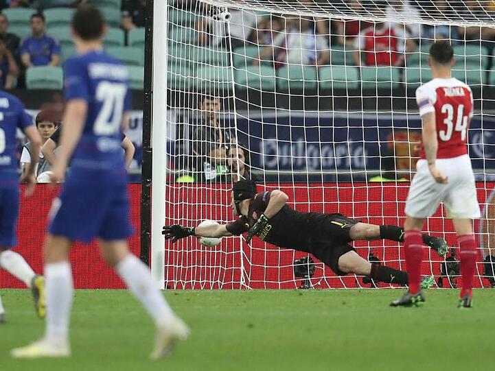 Arsenal-Kepper Petr Cech ist beim Schuss von Olivier Giroud machtlos - 1:0 für Chelsea.
