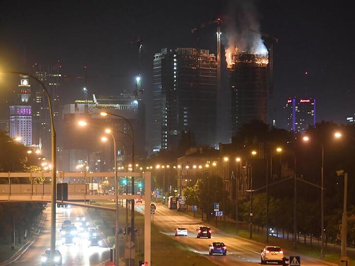 Ein Feuer auf einer Baustelle in Polen. Zwischen 2013 und 2018 hat die Allianz weltweit fast 14.000 Schadensfälle auf großen Baustellen von Ingenieur- und Bauprojekten ausgewertet.