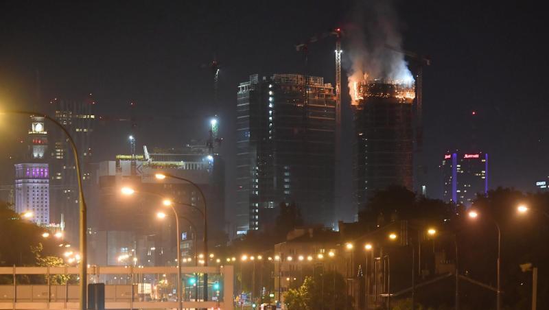 Ein Feuer auf einer Baustelle in Polen. Zwischen 2013 und 2018 hat die Allianz weltweit fast 14.000 Schadensfälle auf großen Baustellen von Ingenieur- und Bauprojekten ausgewertet. Ein Feuer auf einer Baustelle in Polen. Zwischen 2013 und 2018 hat die Allianz weltweit fast 14.000 Schadensfälle auf großen Baustellen von Ingenieur- und Bauprojekten ausgewertet.