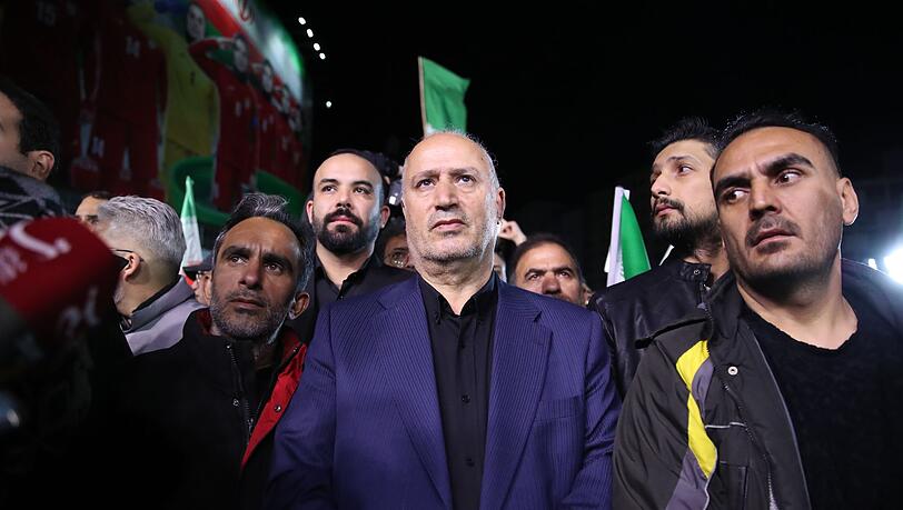 Der Pr&auml;sident des iranischen Fu&szlig;ballverbandes (Mitte) hat es nicht zum FIFA-Kongress in Vancouver geschafft.