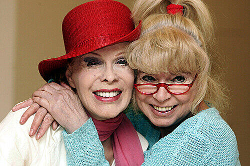 Ingrid Steeger mit Elisabeth Volkmann, die im Jahr 2006 in München verstarb.