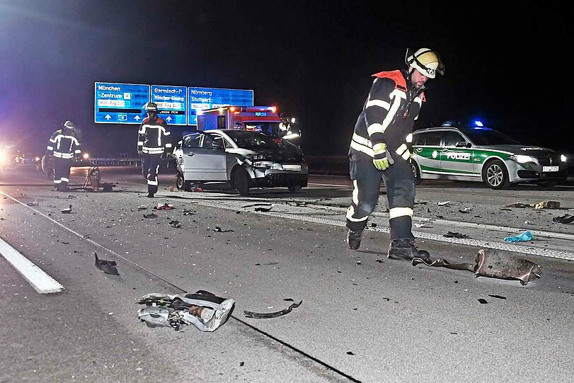 Auf der A8 bei Brunnthal kam es in der Nacht auf Samstag zu einem heftigen Unfall.