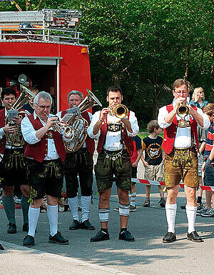 Musik gehört beim Kult um den Maibaum immer dazu.