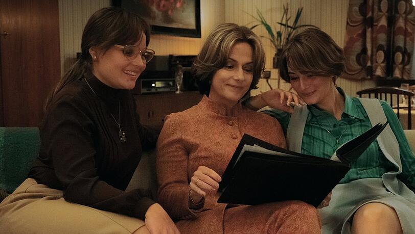 Sonja Gerhardt, Claudia Michelsen und Maria Ehrich (vl.l.) sind als Monika, Caterina und Helga wieder dabei. Sonja Gerhardt, Claudia Michelsen und Maria Ehrich (vl.l.) sind als Monika, Caterina und Helga wieder dabei.