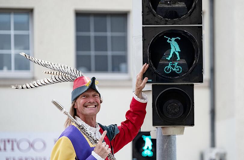 In Hameln zeigt statt des herk&ouml;mmlichen Symbols ein Rattenf&auml;nger-Logo gr&uuml;nes Licht. (Archivbild)