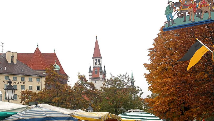 Der tolle Herbst macht's möglich: der Viktualienmarkt ist heuer voller denn je. Der tolle Herbst macht's möglich: der Viktualienmarkt ist heuer voller denn je.