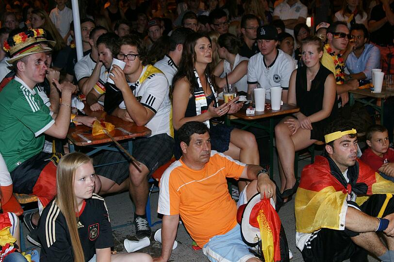 München im Halbfinal-Fieber. Die Bilder vom Public Viewing im Spiel Deutschland gegen Italien.