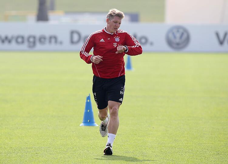 Bastian Schweinsteiger trainiert mal individuell auf dem Nebenplatz, mal mit der Mannschaft. Foto: firo