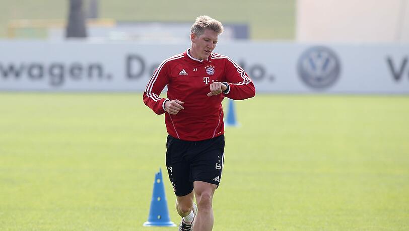 Bastian Schweinsteiger trainiert mal individuell auf dem Nebenplatz, mal mit der Mannschaft. Foto: firo Bastian Schweinsteiger trainiert mal individuell auf dem Nebenplatz, mal mit der Mannschaft. Foto: firo