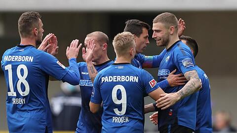 Felix Platte (r) sorgte beim Paderborner Sieg über Ingolstadt für die Vorentscheidung.