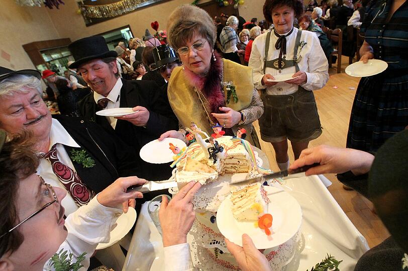 Rückkehr zum Bewährten: Eine lange Tradition haben die sogenannte Faschingshochzeiten, die derzeit wieder in vielen Orten stattfinden.